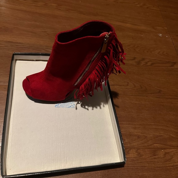 Red boots - Picture 1 of 1